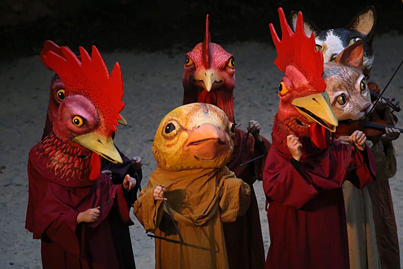 Chicken-playing-triangles_invisible-earth_by-lee-capps