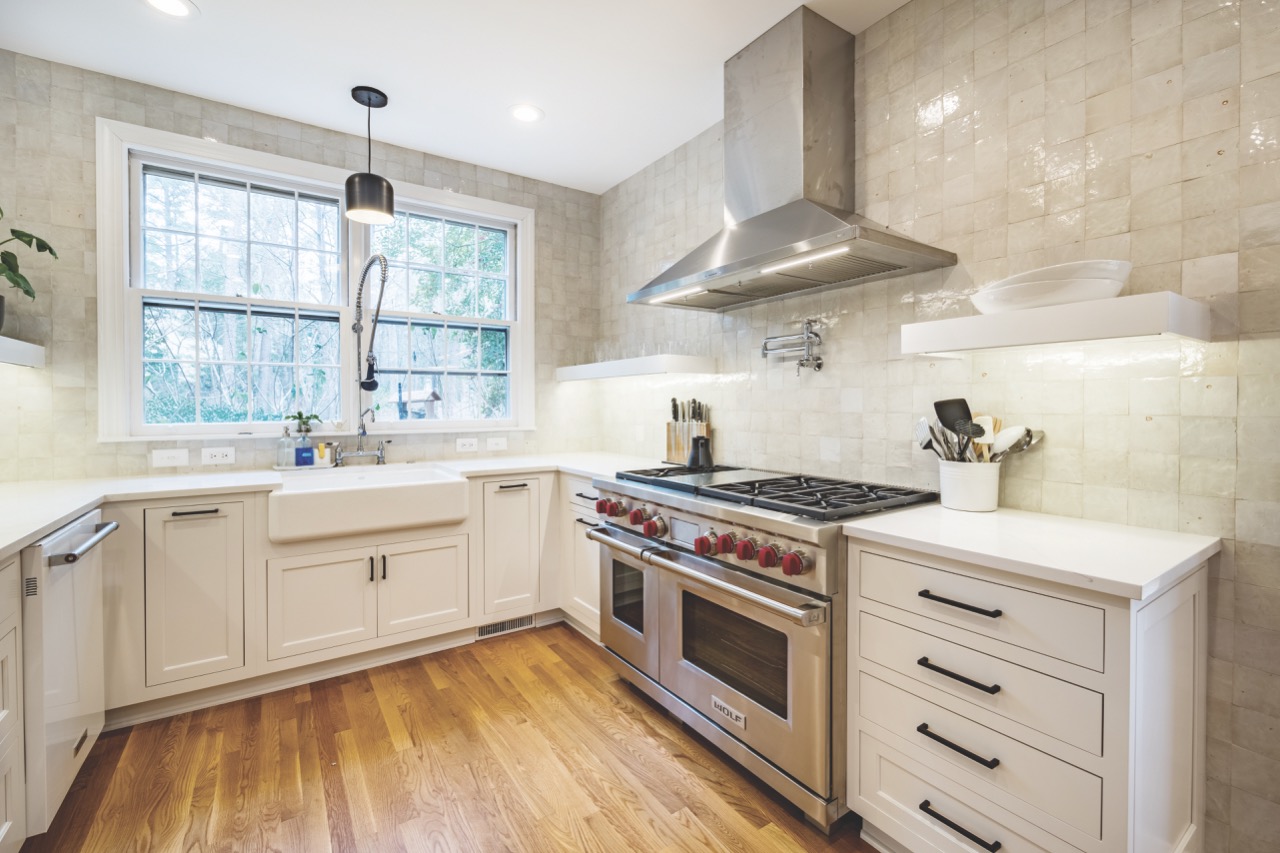 Large shelves kitchen